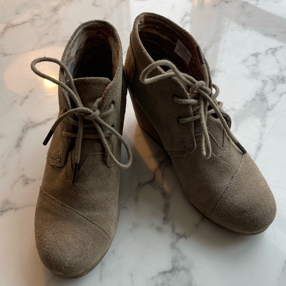 Tom’s Booties - Picture 2 of 6